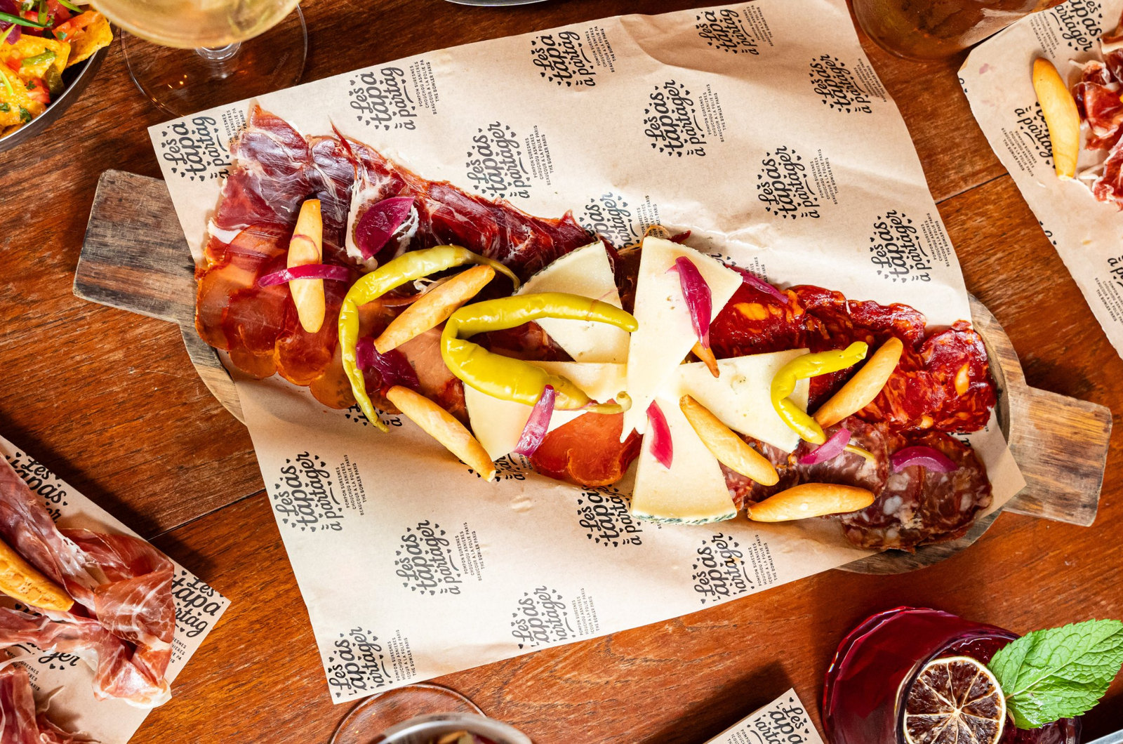 Café Hortense - planchette de charcuterie ibérique et fromage de brebis à partager, Paris 8
